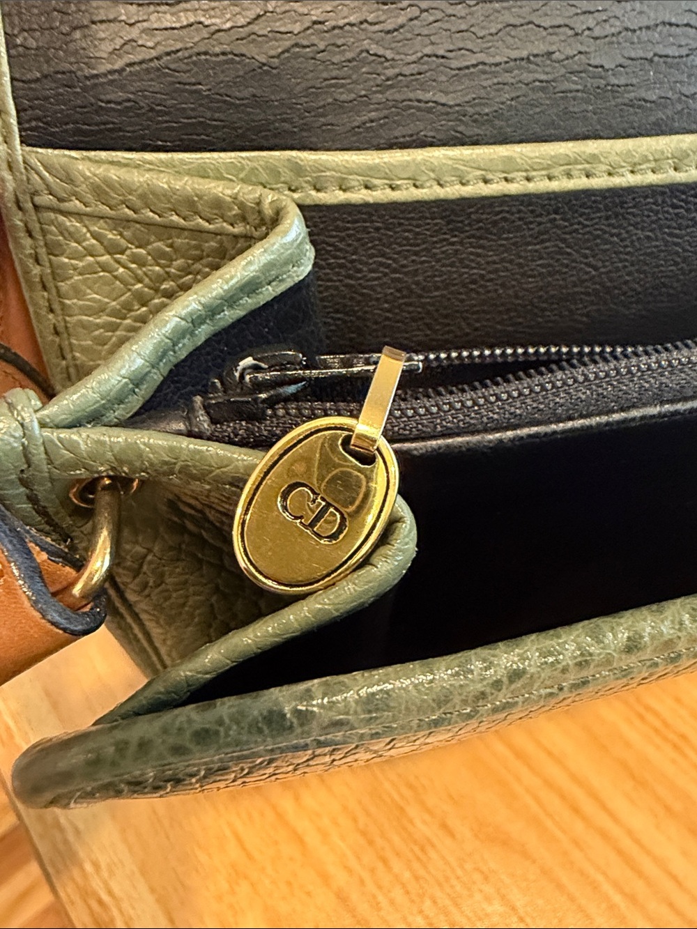 Pre-loved Vintage Christian Dior Leather Shoulder bag - Picture 12 of 13